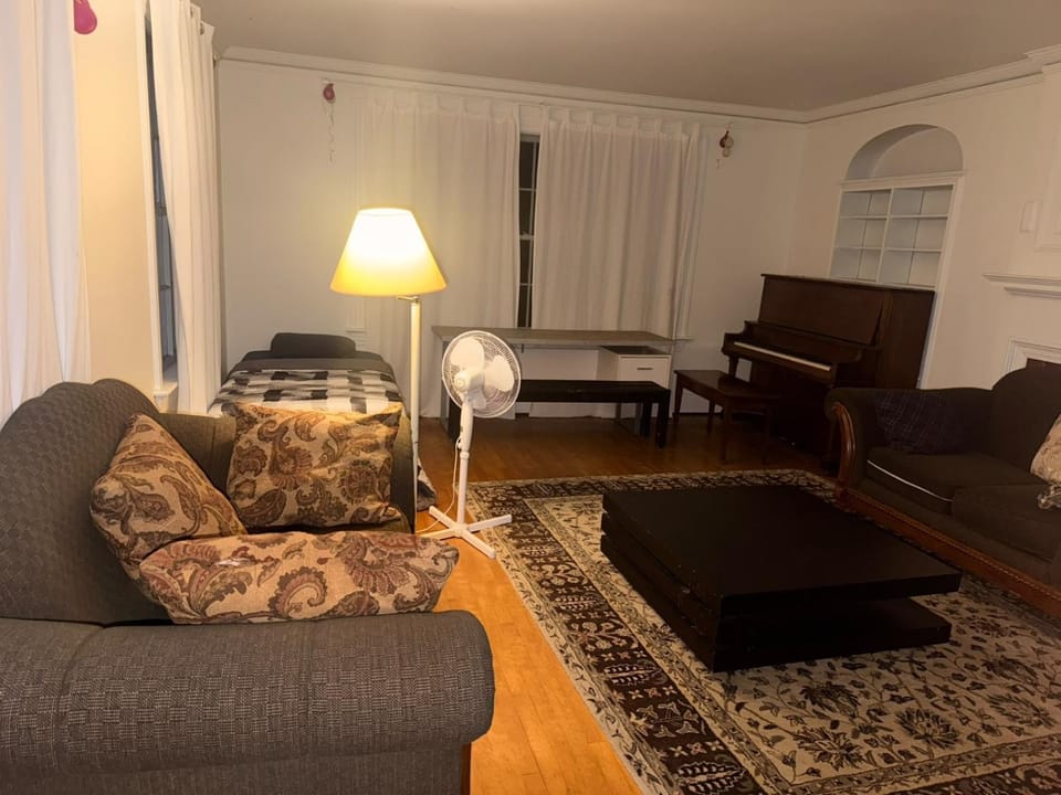 Vancouver Airport Guest House - Free Parking Vacation rental in Vancouver