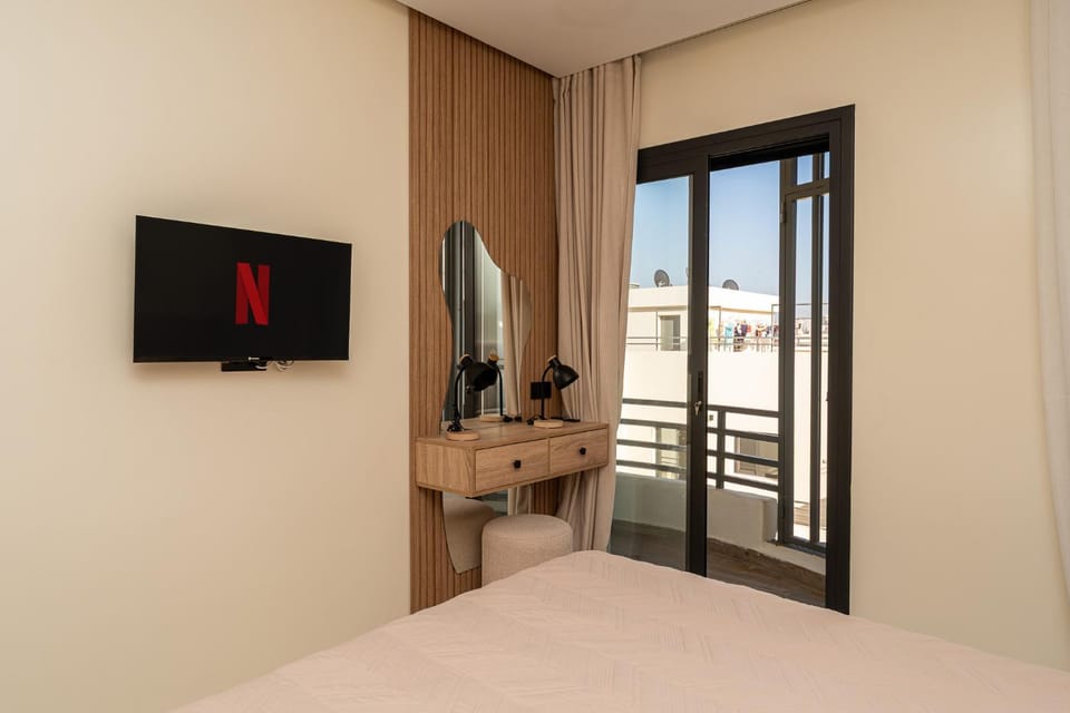 Bed, TV and multimedia, Bedroom