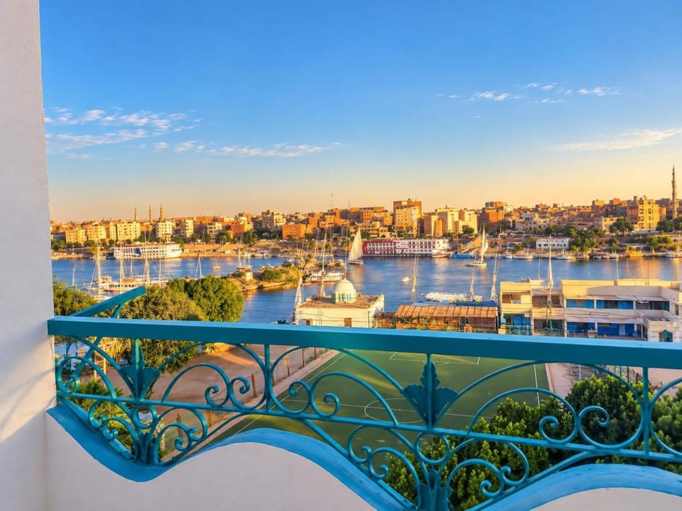 Nearby landmark, Day, Natural landscape, View (from property/room), Balcony/Terrace, City view, Lake view, River view