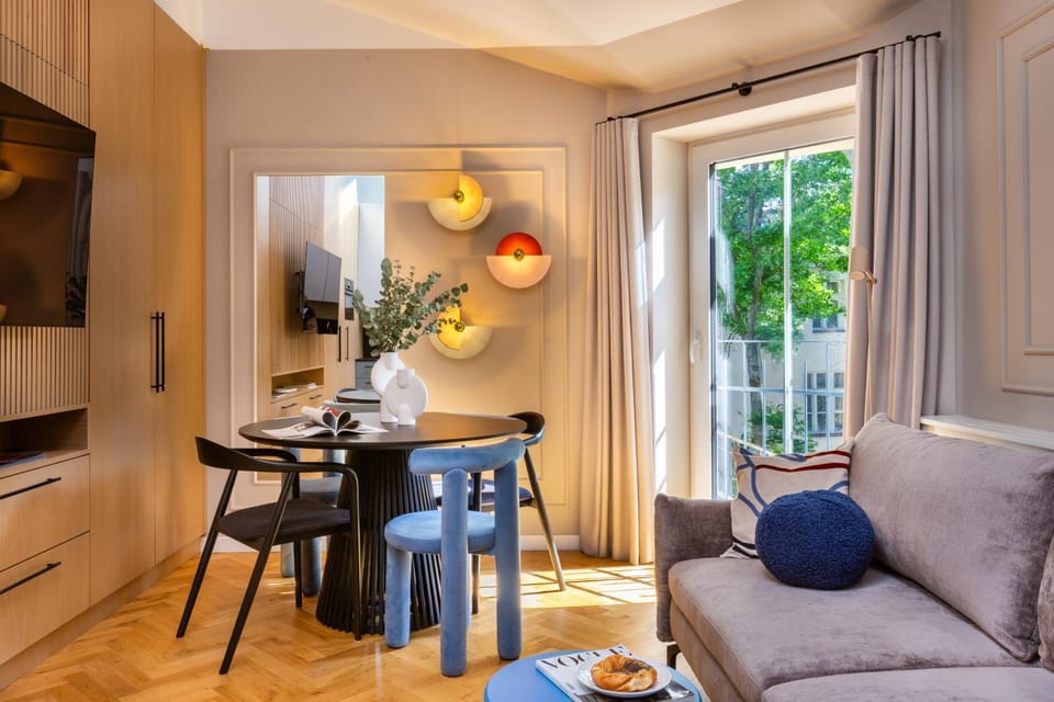 TV and multimedia, Living room, Seating area, Dining area