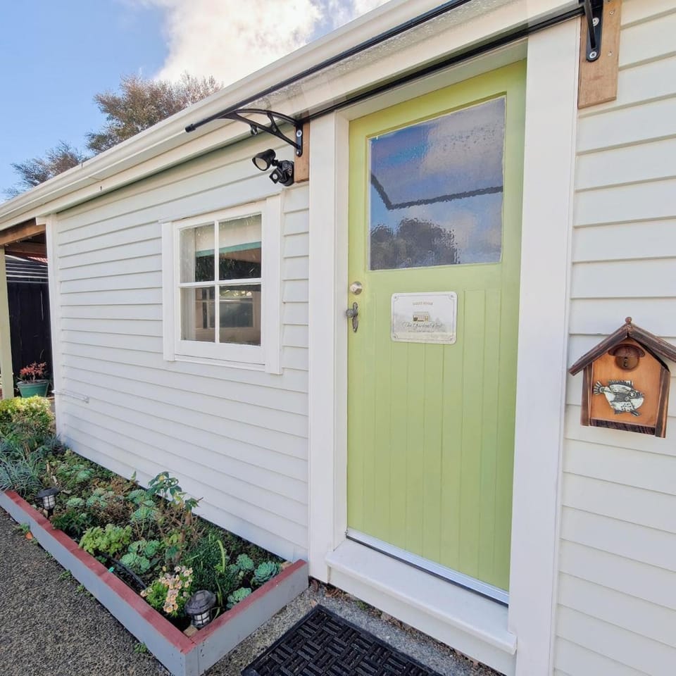 The Garden Nest Bed and Breakfast in Lower Hutt