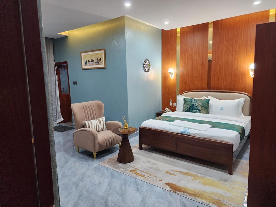Property building, Restaurant/places to eat, Bed, Living room, Photo of the whole room, Seating area, Bedroom, Swimming pool, Breakfast, wardrobe