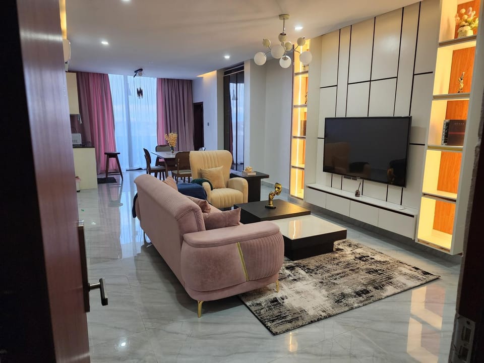 Property building, Restaurant/places to eat, Communal lounge/ TV room, TV and multimedia, Living room, Seating area, Evening entertainment, Swimming pool, Breakfast
