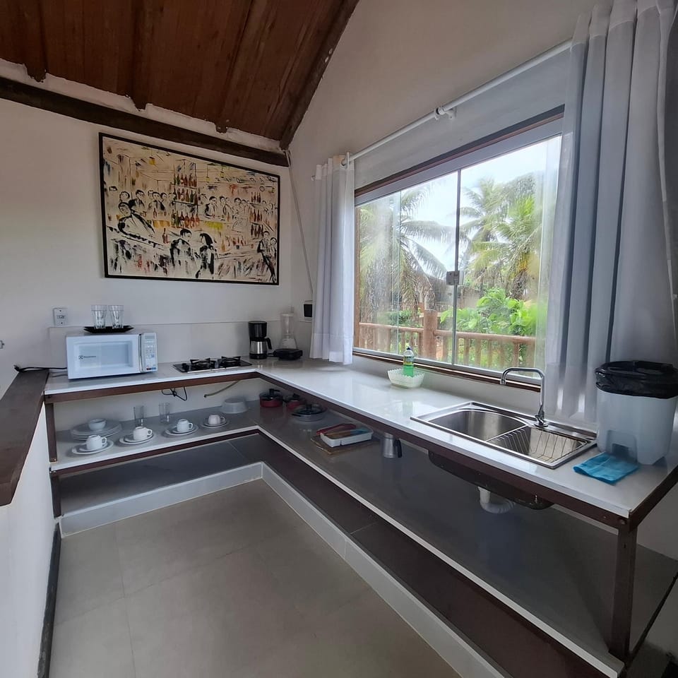 Kitchen or kitchenette, minibar