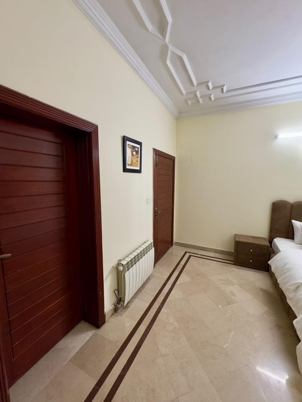 Bed, Living room, Photo of the whole room, Seating area, Bedroom
