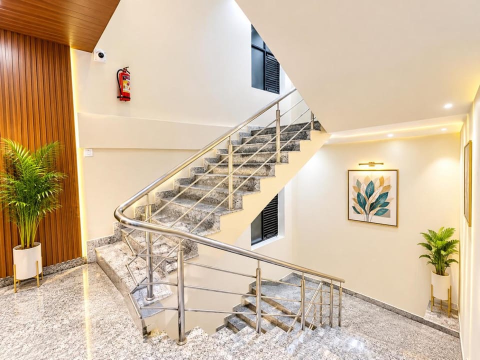 Hotel The R-Beach Ember Near Jagannath Temple # Sea Beach # Resturent # Lift and Parking - fully Air Conditioning Rooms # A Top Rated Hotel Hotel in Odisha