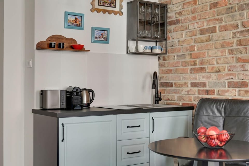 Kitchen or kitchenette, Dining area, stove