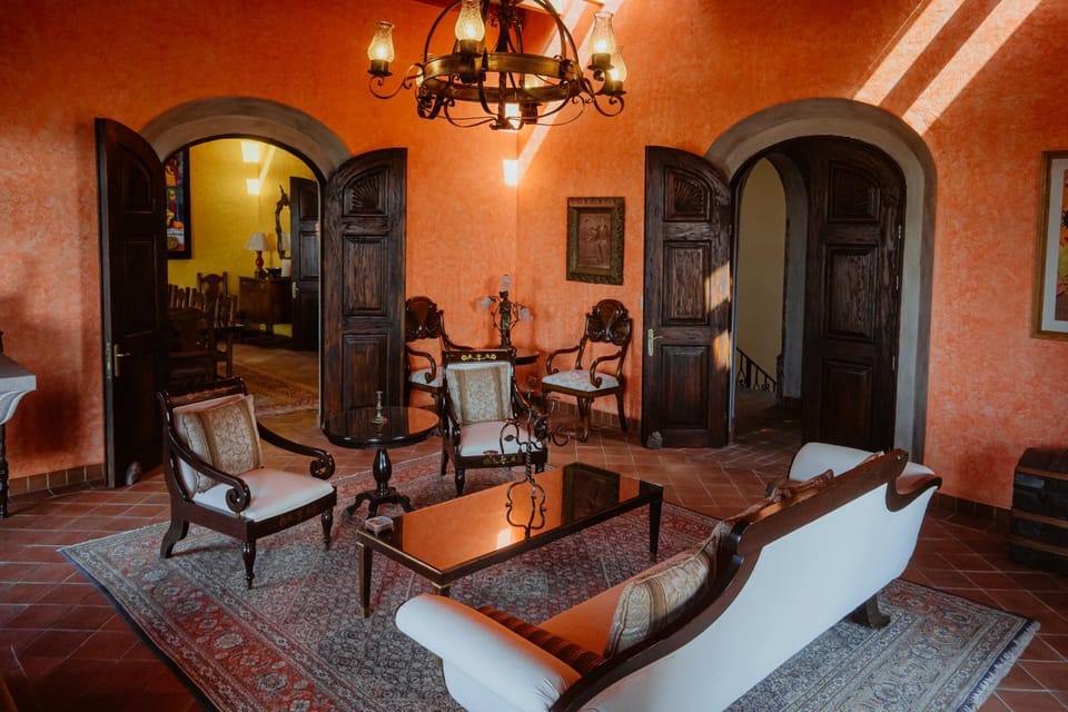 Living room, Decorative detail, Seating area