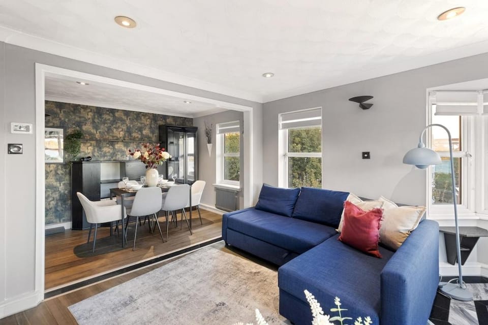 Panoramic River View Gem Fast Centr London Access Apartment in London Borough of Hackney