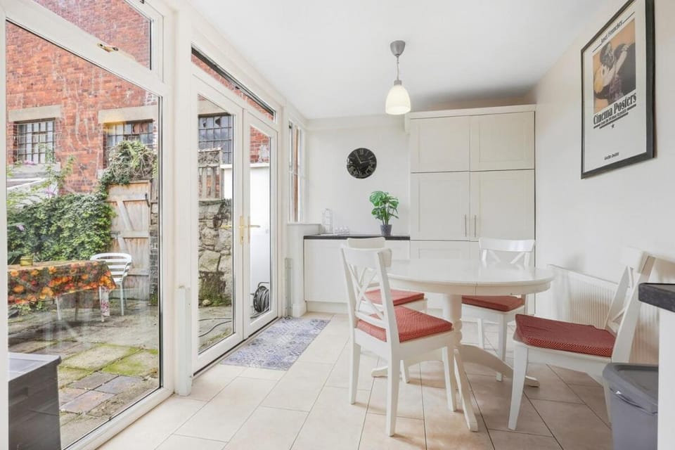 Charming 2-BR Cottage 3 minutes from Aviva Stadium Apartment in Dublin