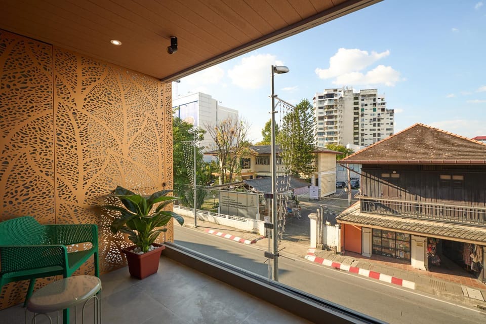 Neighbourhood, View (from property/room), Balcony/Terrace, Seating area, City view, Street view