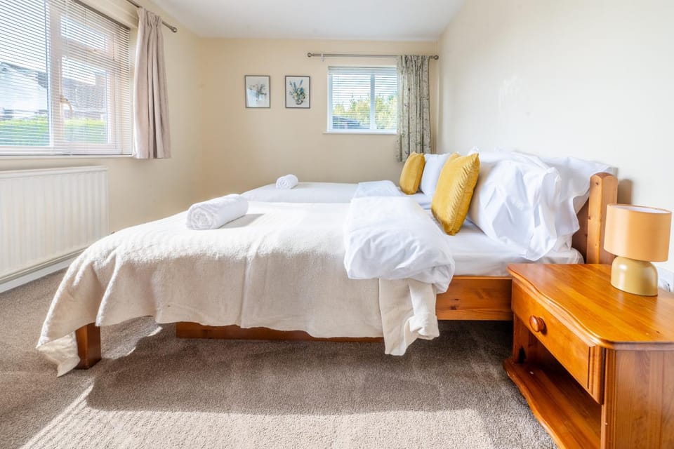 Swift Host | Willow Way | Sleeps up to five | Garden | Parking | Martham House in Broadland District