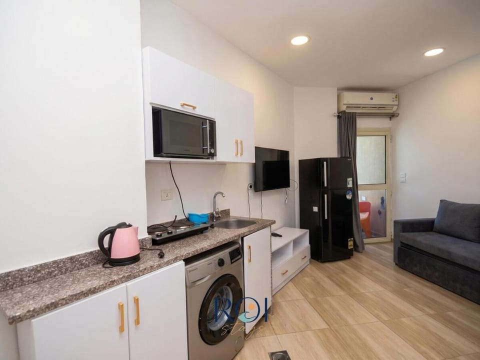TV and multimedia, Kitchen or kitchenette, Living room, Seating area, air conditioner