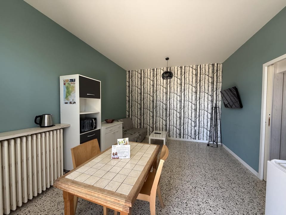Communal lounge/ TV room, Dining area