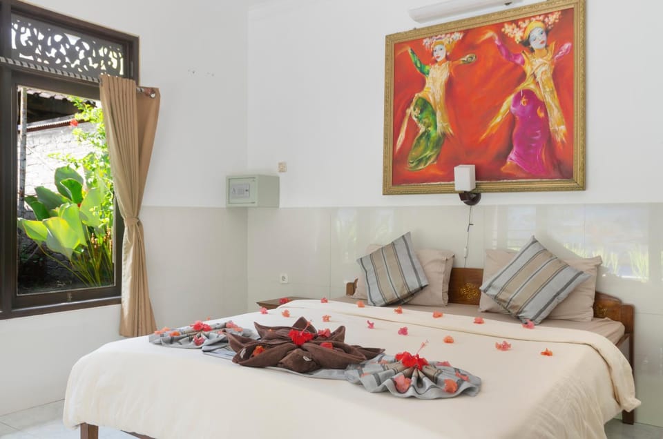Bed, View (from property/room), Photo of the whole room, Decorative detail, Bedroom