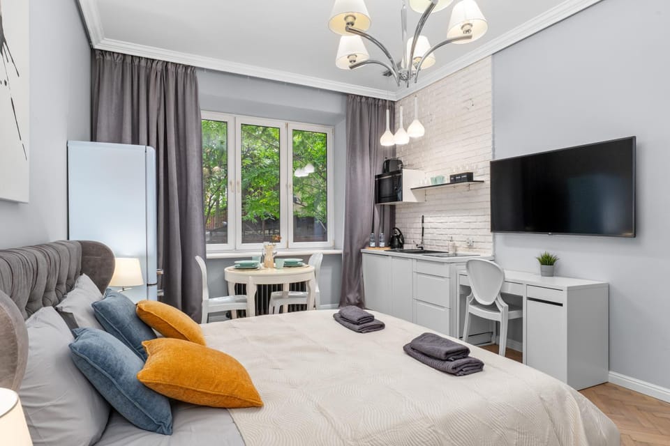 Communal lounge/ TV room, Bed, TV and multimedia, Kitchen or kitchenette, Living room, Photo of the whole room, Seating area, Dining area, Evening entertainment, Bedroom