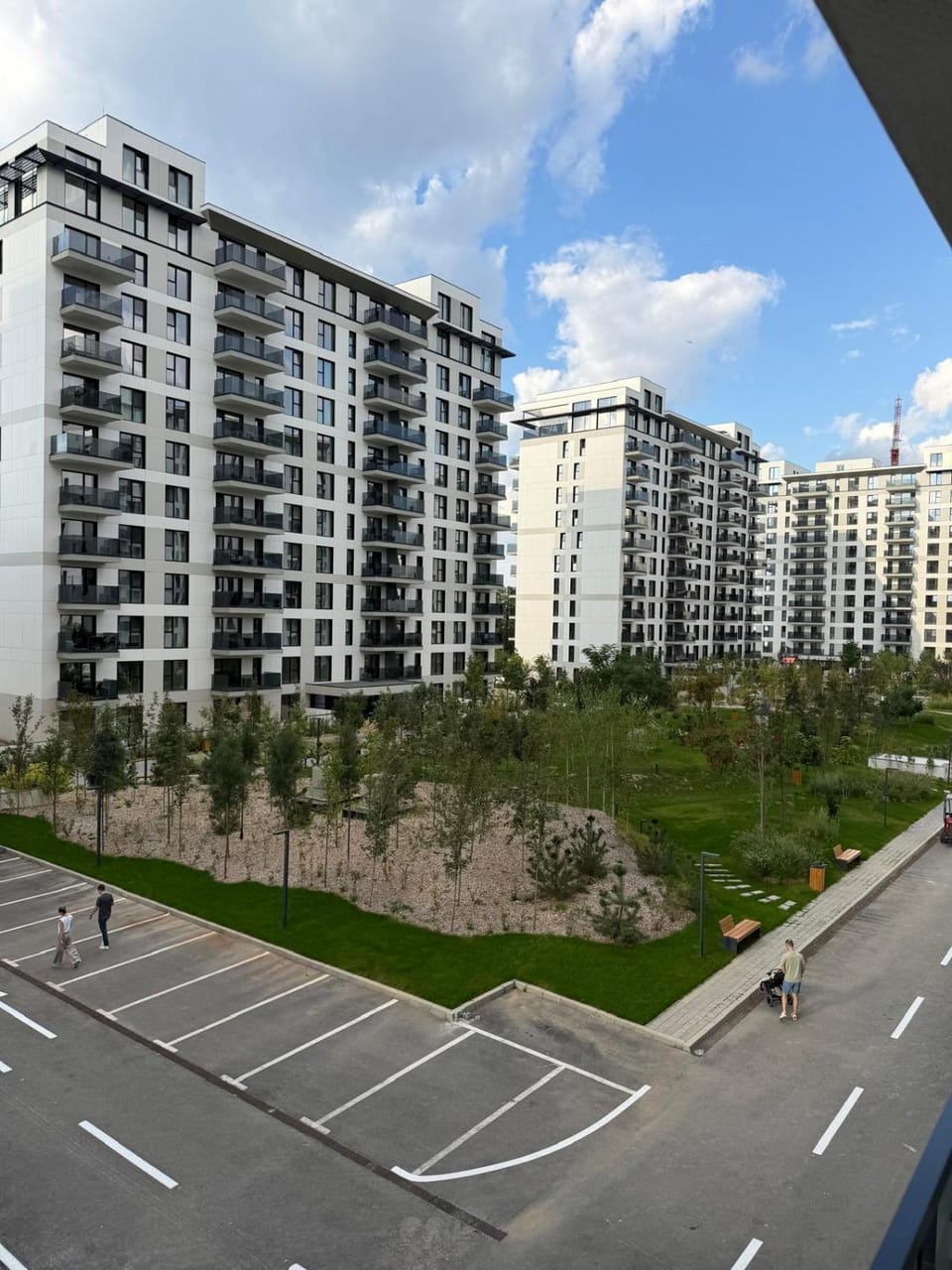 Property building, Day, People, Neighbourhood, City view, Street view, Location, group of guests, Parking