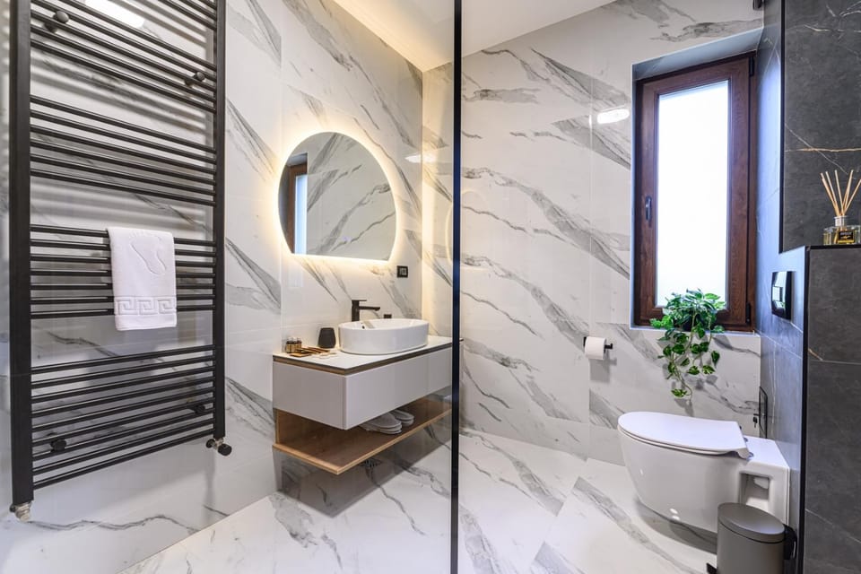 Shower, Toilet, Bathroom, towels