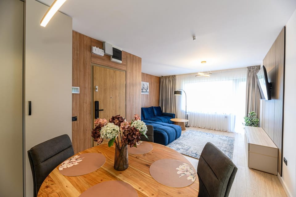 TV and multimedia, Kitchen or kitchenette, Living room, Dining area