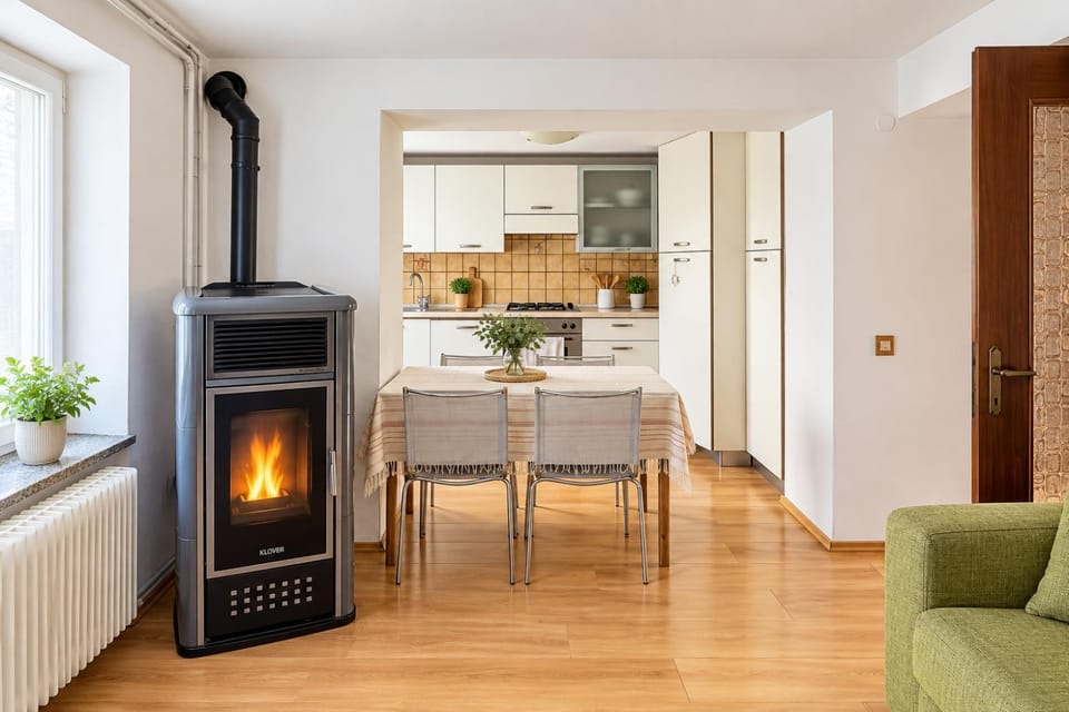 Kitchen or kitchenette, Living room, Seating area, Dining area, flat iron, pet friendly, stove