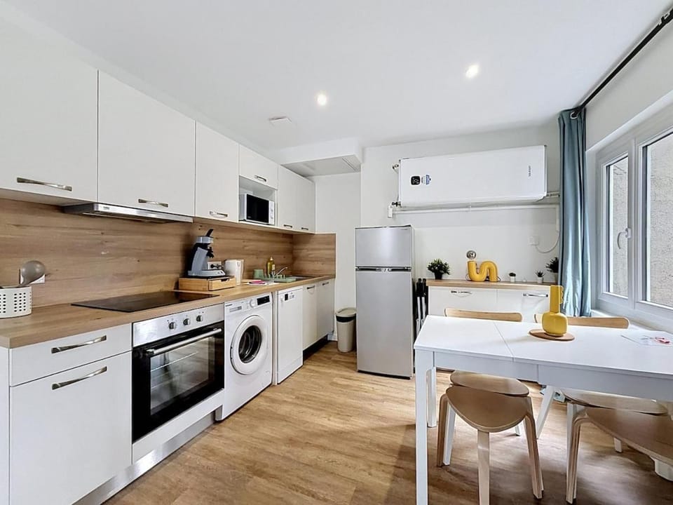 Les Suites d Hiver 2 appartements 12 pers Apartment in Clermont-Ferrand