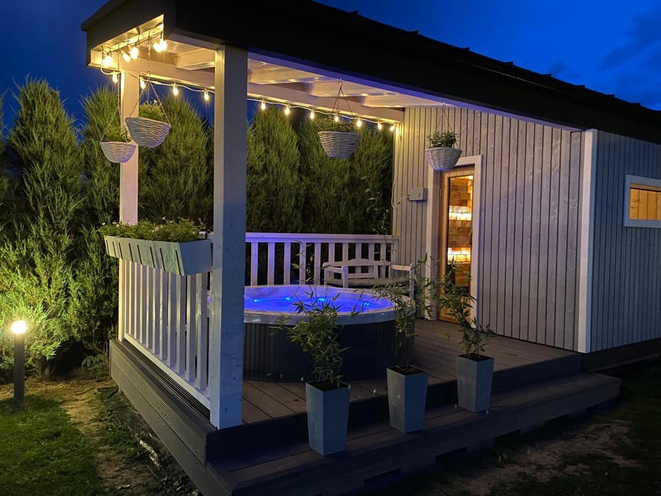 Garden, Hot Tub, Sauna