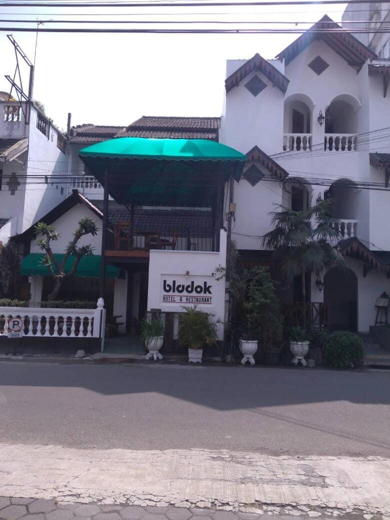 Property building, Day