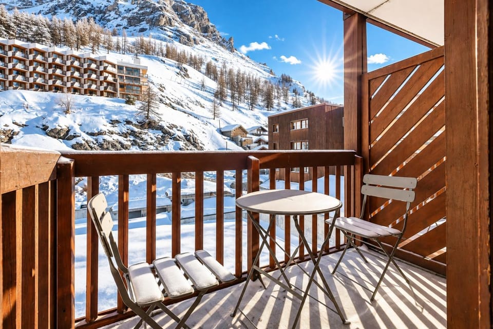 Day, Natural landscape, Winter, View (from property/room), Balcony/Terrace, Dining area, Mountain view