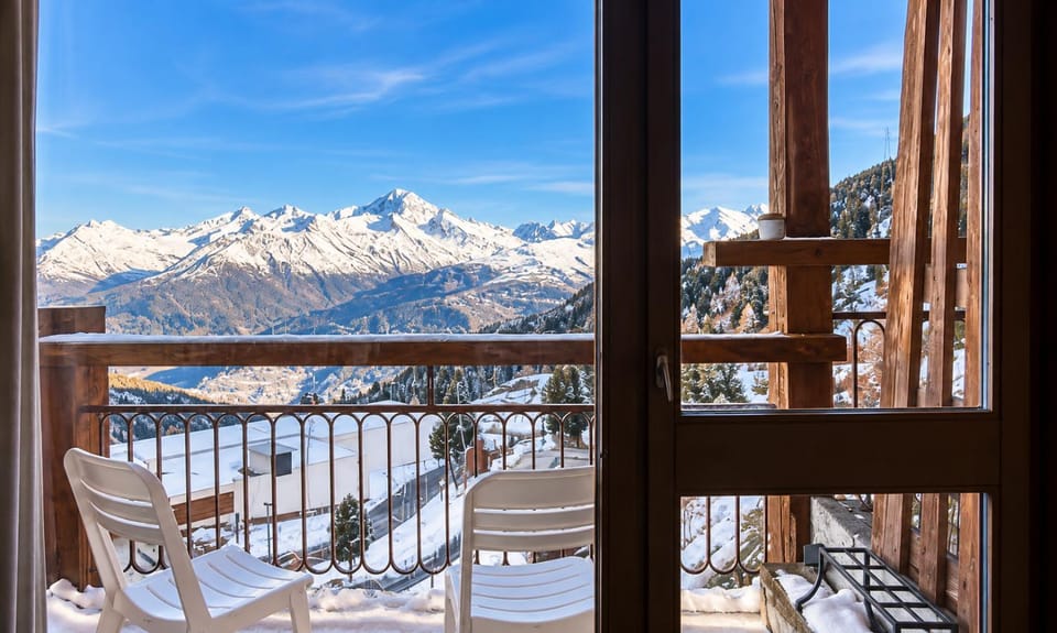 Day, Natural landscape, Winter, View (from property/room), Balcony/Terrace, Mountain view