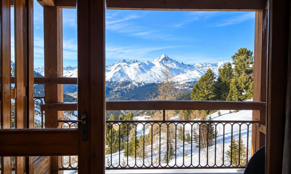 Nearby landmark, Day, Natural landscape, Winter, View (from property/room), Balcony/Terrace, Mountain view