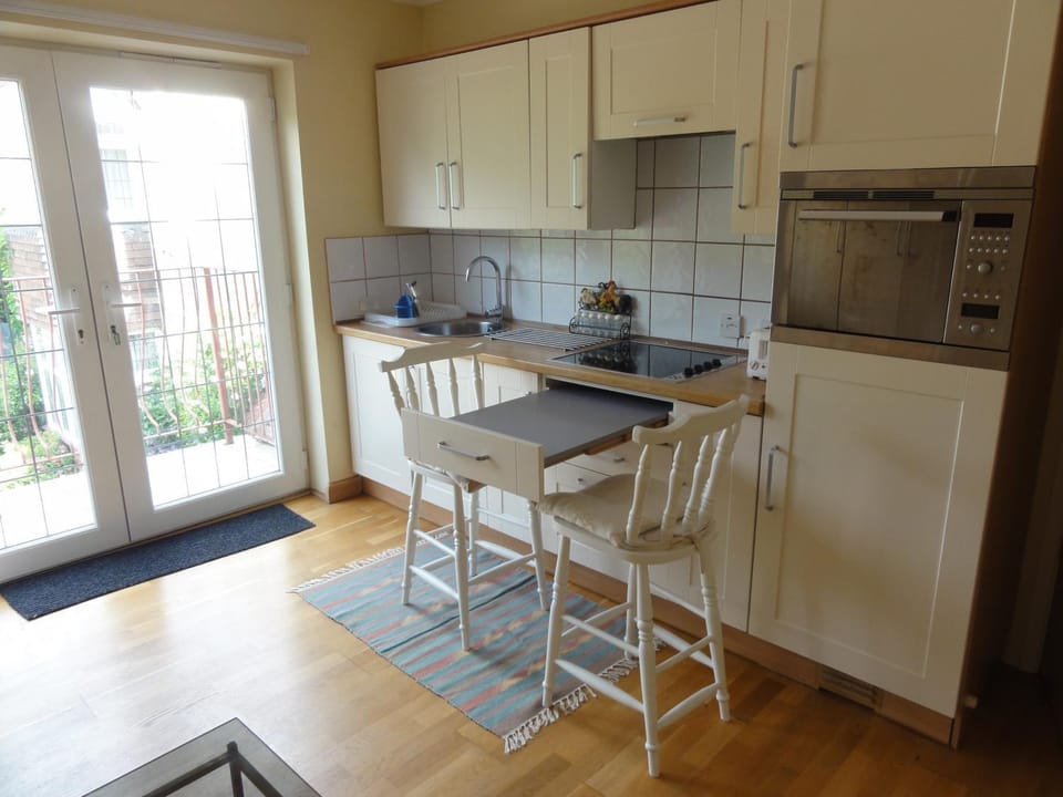 The Annexe, St Leonards Mead, Apartment in Windsor