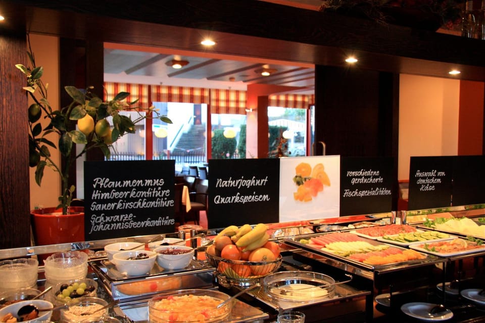Restaurant/places to eat, Buffet breakfast