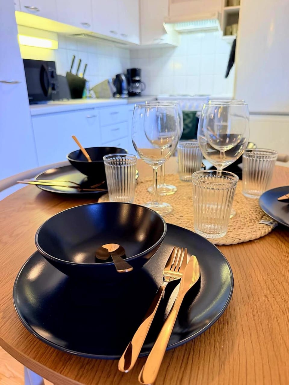 Kitchen or kitchenette, Dining area