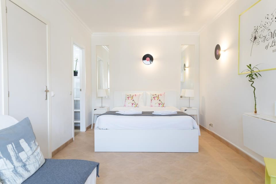 Bed, Decorative detail, Bedroom