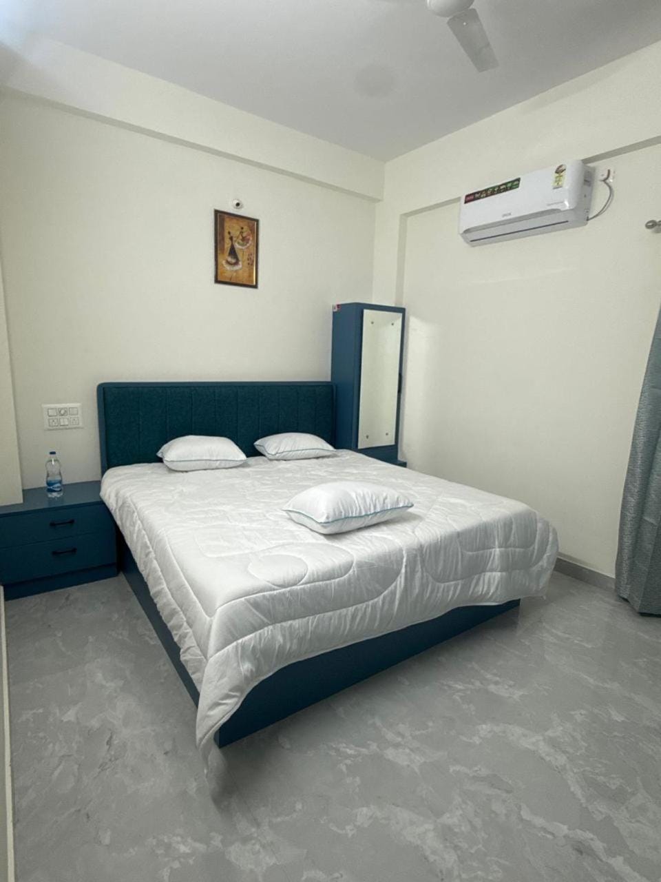 Photo of the whole room, Bedroom, towels, air conditioner