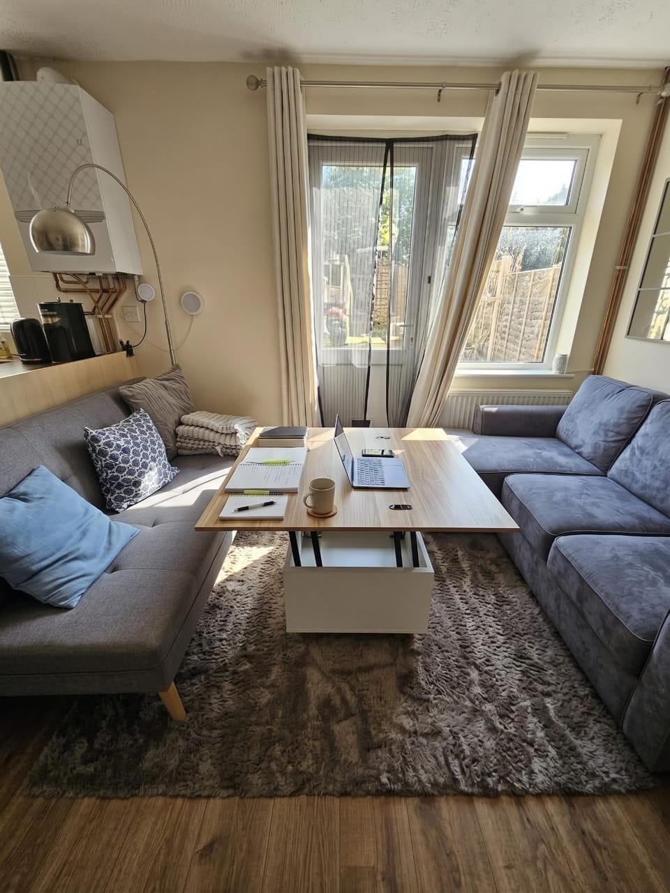 Living room, Seating area