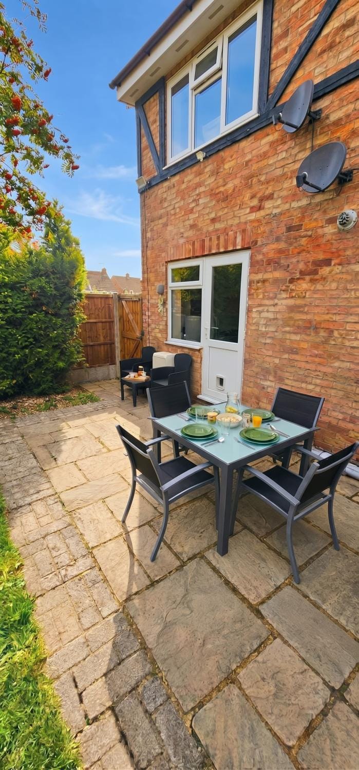 Patio, Garden, Dining area