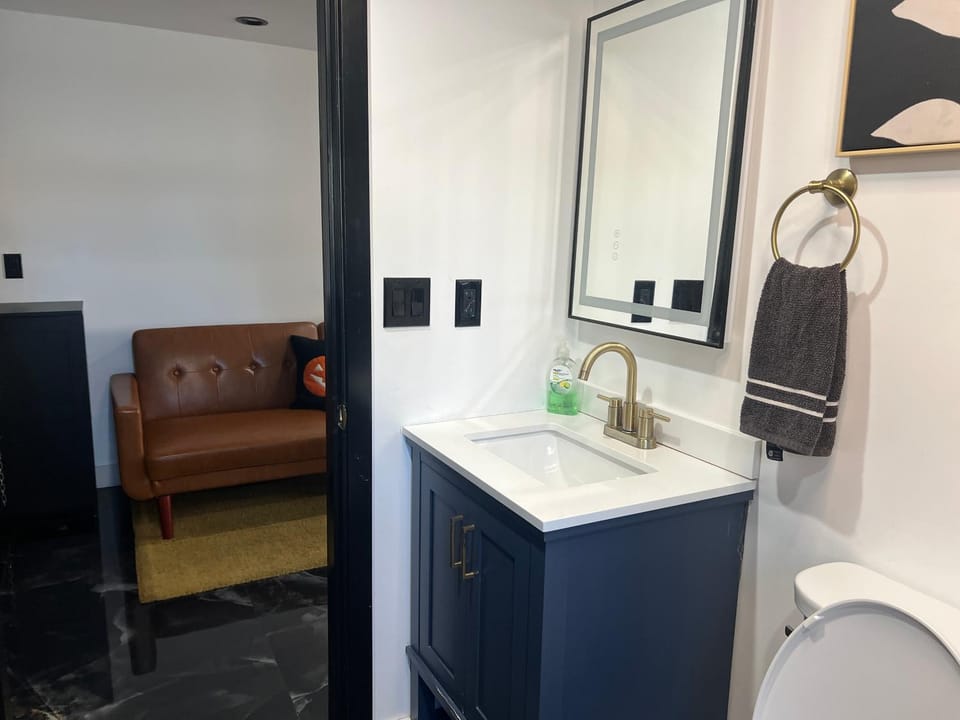 Inglewood N Central Apartment in Del Aire
