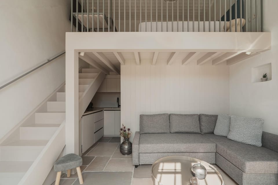 G Suites - Modern Minimalist Retreat Apartment in Peloponnese Region