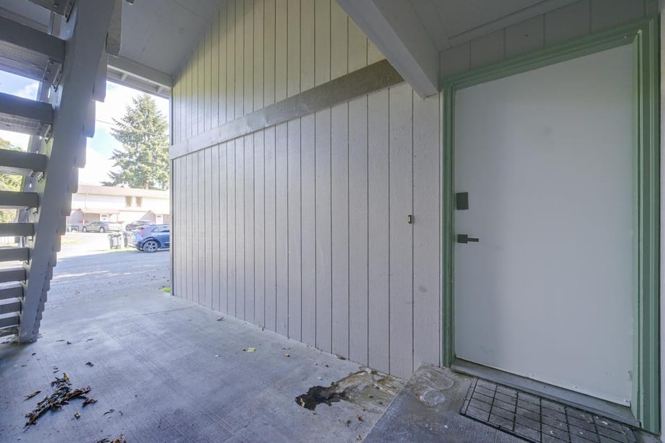 Centrally Located Lacey Escape: 2 Mi to Hospital Apartment in Olympia