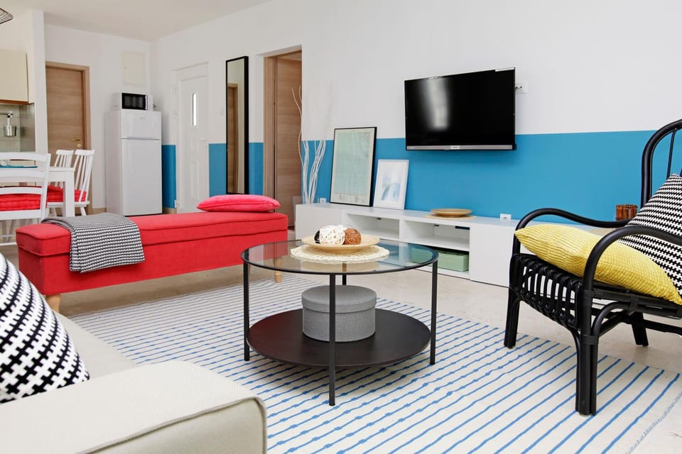 TV and multimedia, Living room, Seating area, Dining area
