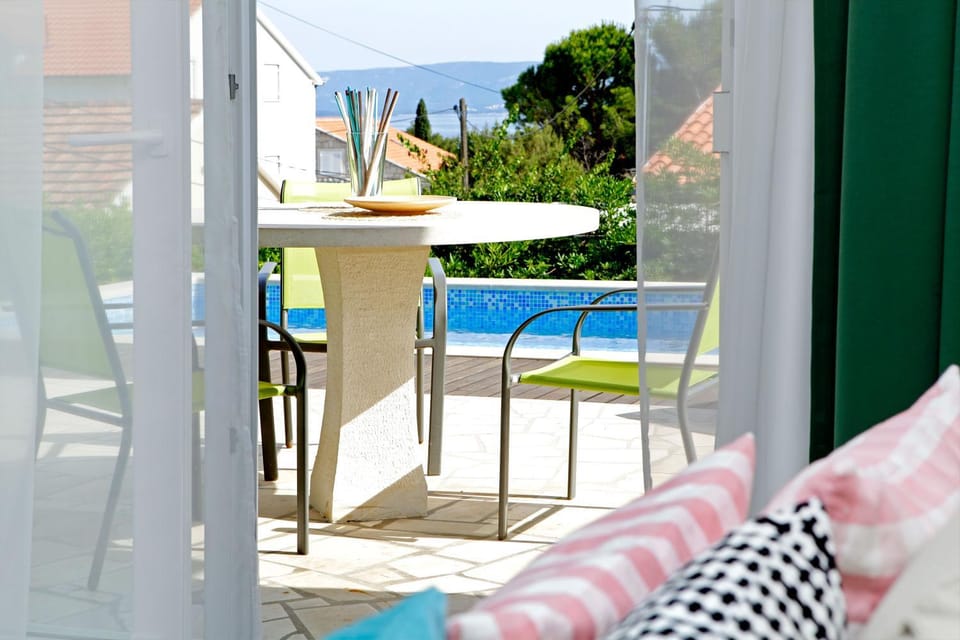 View (from property/room), Balcony/Terrace, Balcony/Terrace, Living room, Seating area, Swimming pool, Swimming pool