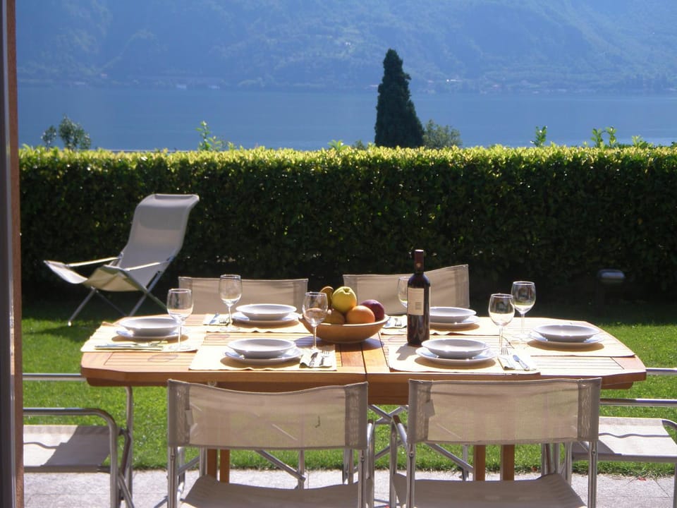 Facade/entrance, BBQ facilities, Balcony/Terrace, Garden view, Lake view, Mountain view