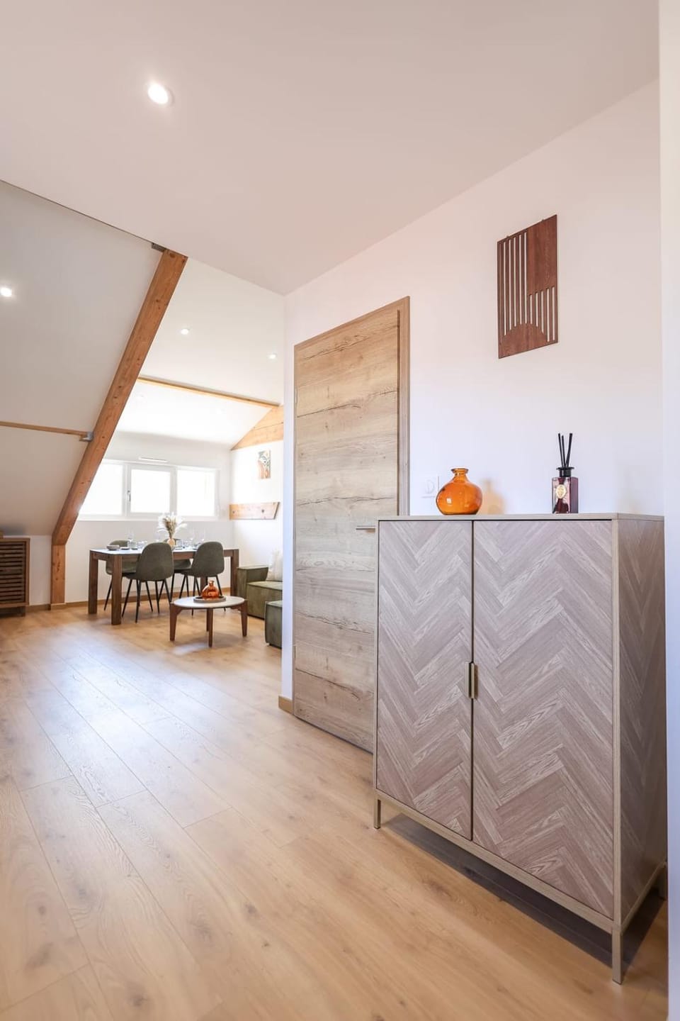 L'Éveil du Lac Downtown Walk to the Lake Netflix Wi-Fi King Bed Apartment in Gérardmer