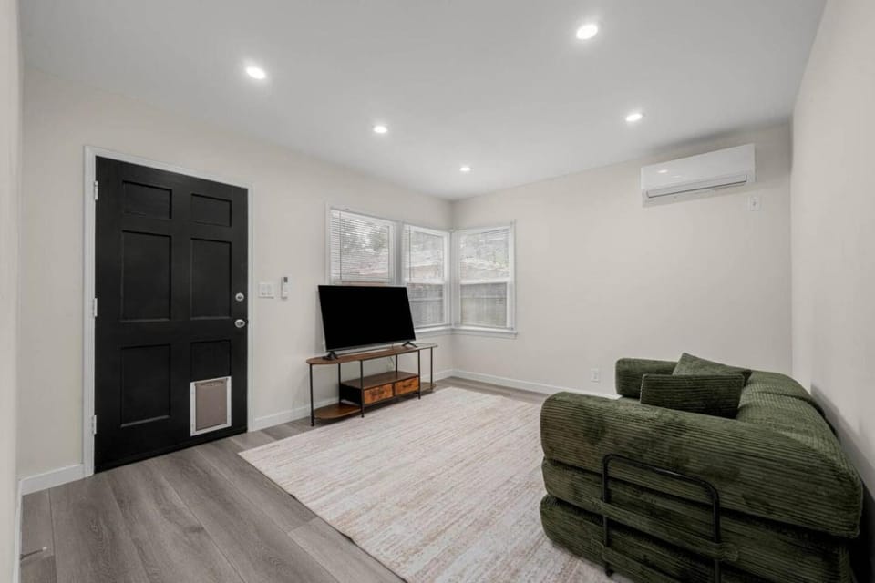 Relaxing Burbank Stay 1BR House in Burbank