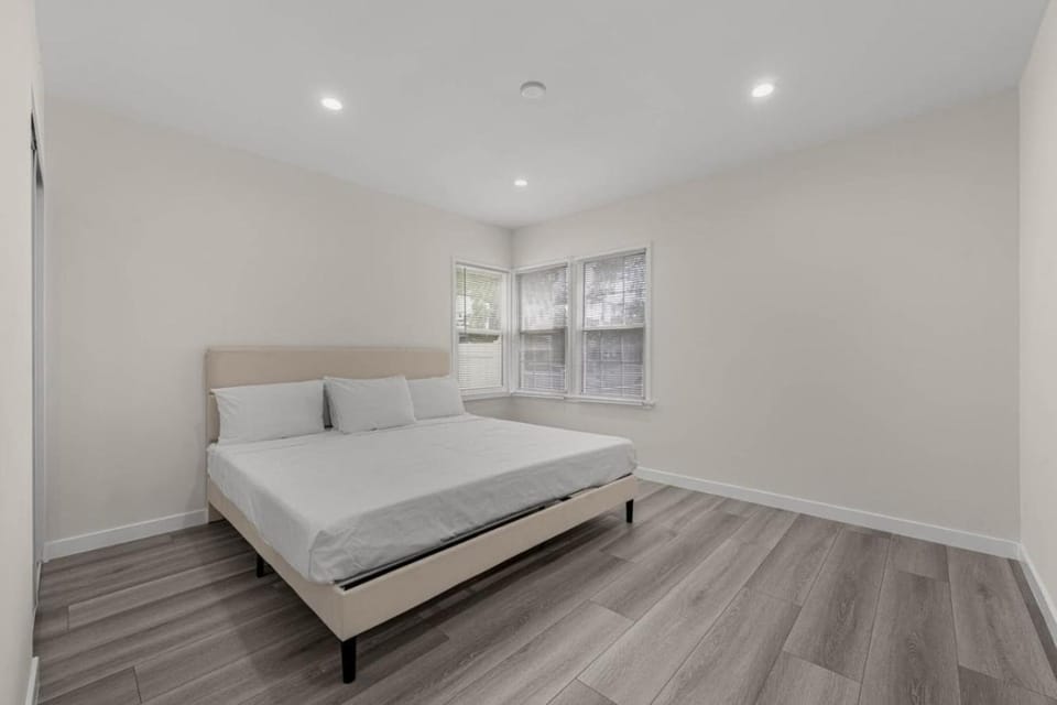 Burbank Haven 3BR Unit House in Burbank