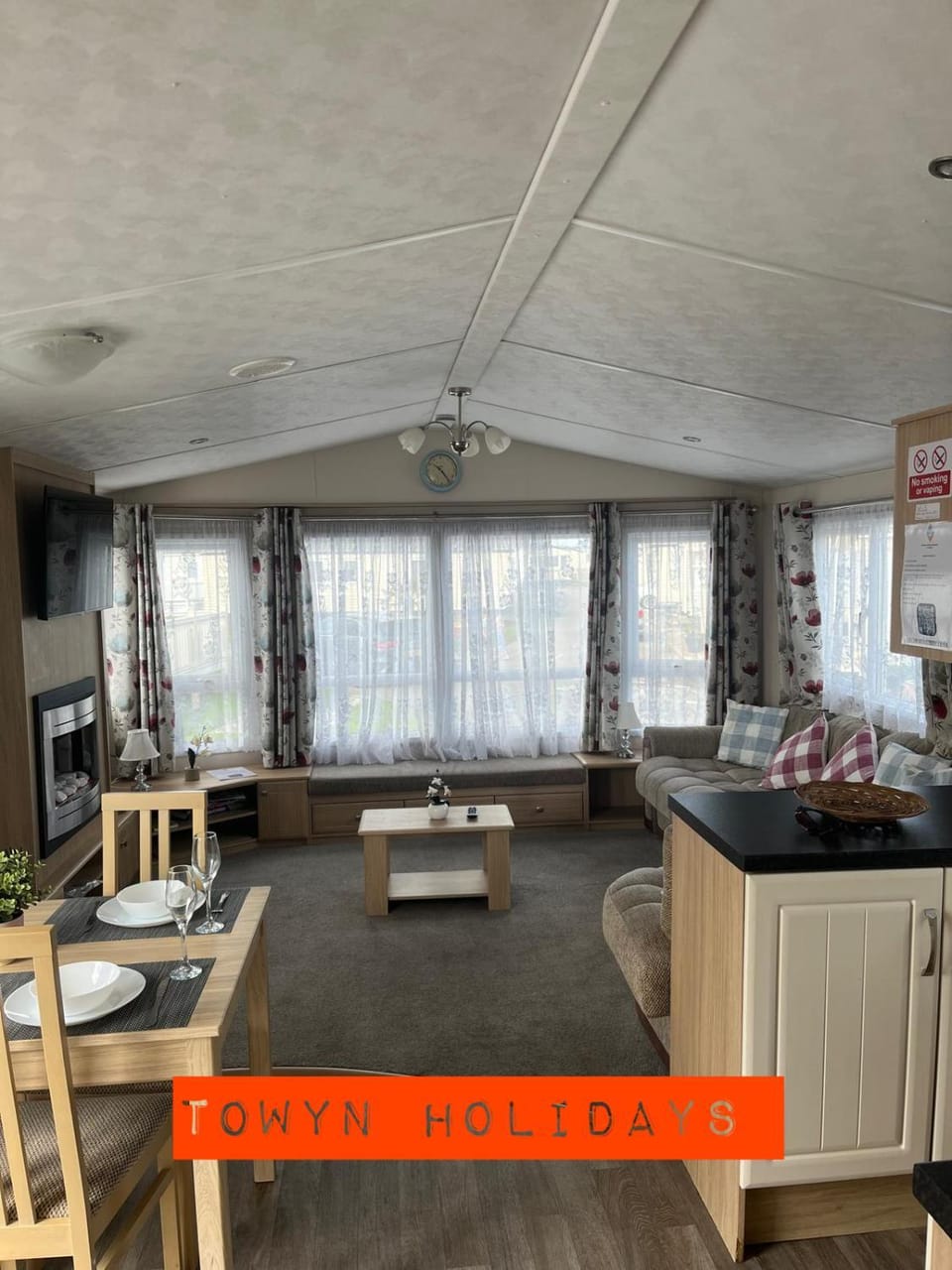 Stunning 3 bedroom caravan Apartment in Towyn