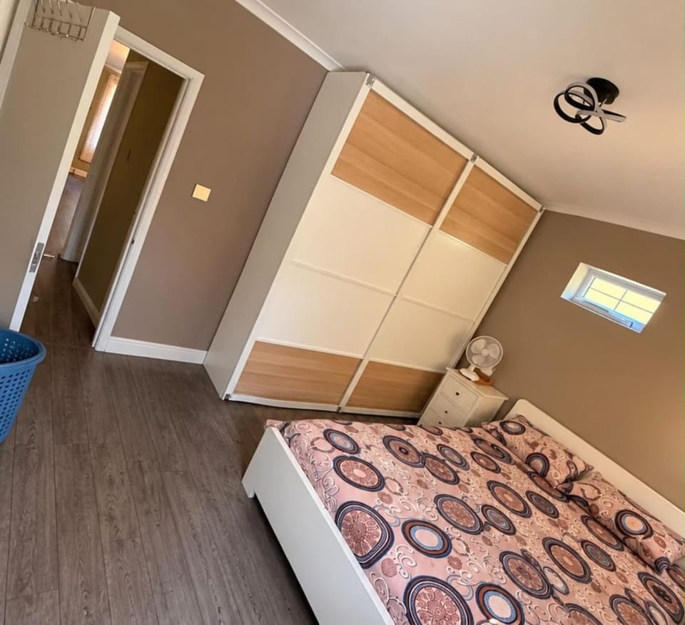 Stylish 1-Bed Flat in Uxbridge Near Heathrow Apartment in Uxbridge