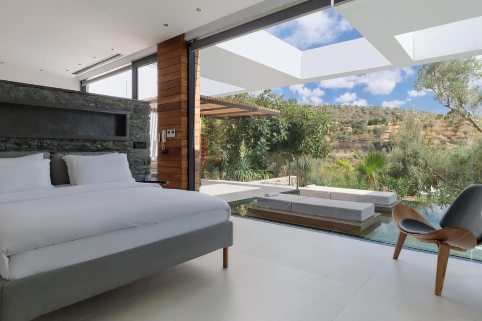 Bedroom, Mountain view