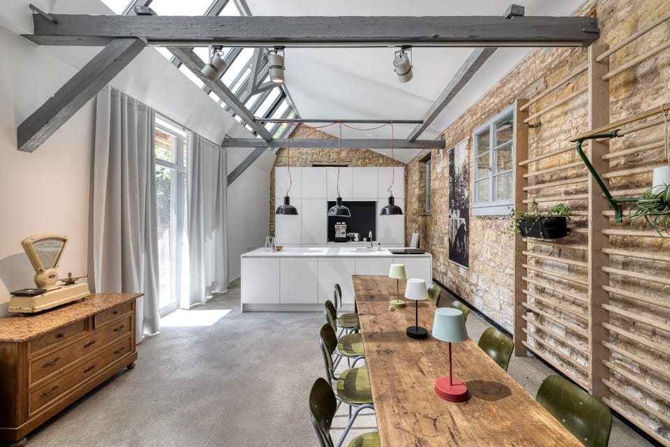 Coffee/tea facilities, Kitchen or kitchenette, Seating area, Dining area, Communal kitchen